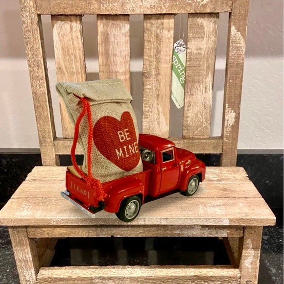 Vintage Red Truck Metal with Burlap sack BE MINE heart - Picture 4 of 5